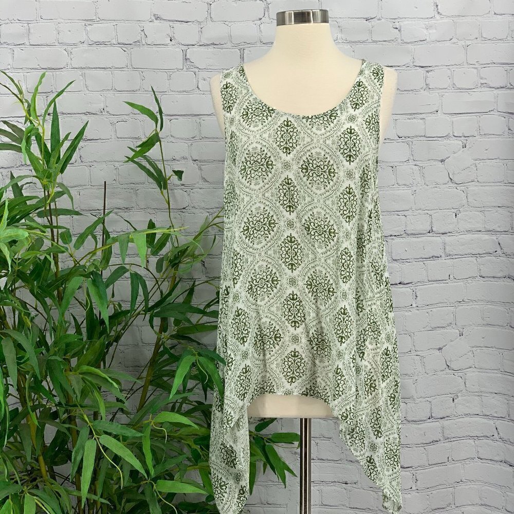 🎉Painted Threads Green & White Pattern Tank